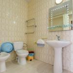 Оснащение ванной комнаты 2 местного 3 комнатного Люкса санатория Кирова в Пятигорске