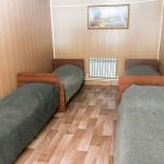 Односпальные кровати в 6 местном 2 комнатном номере в Коттедже гостевого двора Лесная сказка в Архызе