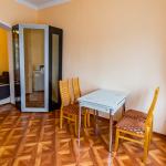 Обеденный стол в 2 местном 3 комнатном Люксе с балконом санатория Родник в Кисловодске