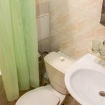 Ванная комната в 2 местном 1 комнатном Стандарте, Корпус 1 санатория Шахтер в Ессентуках