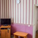Телевизор в гостиной 2 местного 2 комнатного 1 категории, Корпус 4 санатория Родник в Пятигорске