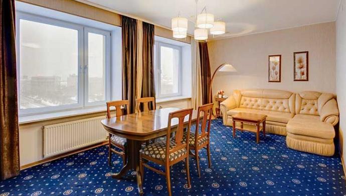 Гостиная в 2 местных, 2 комнатных, Апартаментах отеля Меридиан в Мурманске