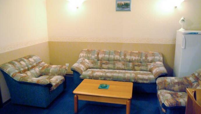 2 местный 2 комнатный номер Анфилада в гостинице Металлург в Мончегорске.