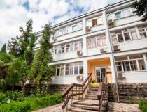 Фотография трехэтажного корпуса в санатории Лазаревское. Сочи
