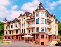 Общий вид здания гостиницы Парк-Отель в Кисловодске